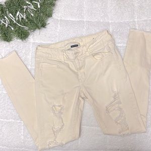 American Eagle Size: 4 Regular cream distressed jean denim